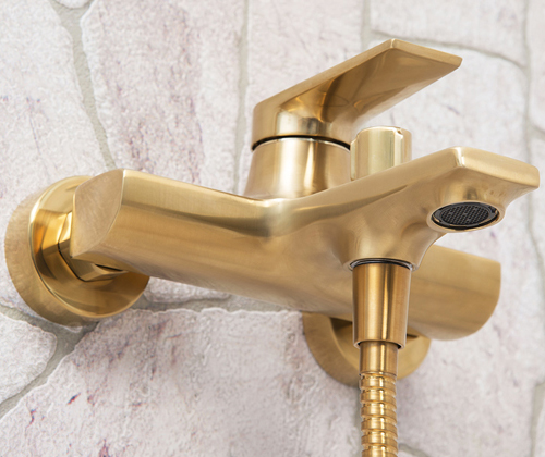 Смеситель для ванны или душа Wasserkraft Aisch 5501 настенный 
без термостата матовое золото