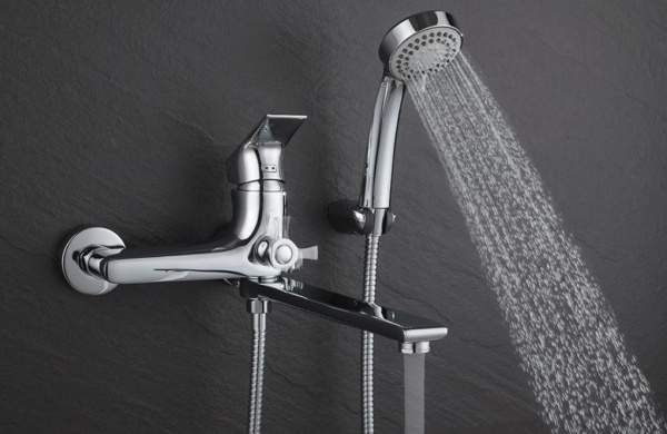 Смеситель для ванны или душа D&K Rhein DA1293301 настенный 
без термостата хром