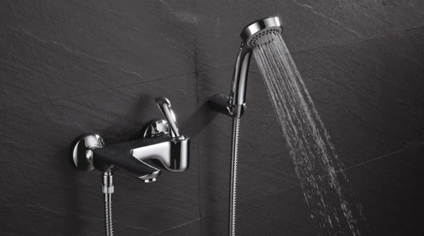 Смеситель для ванны или душа D&K Venice DA1033241 настенный 
без термостата хром