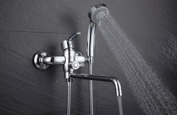 Смеситель для ванны или душа D&K Rhein DA1363301 настенный 
без термостата хром