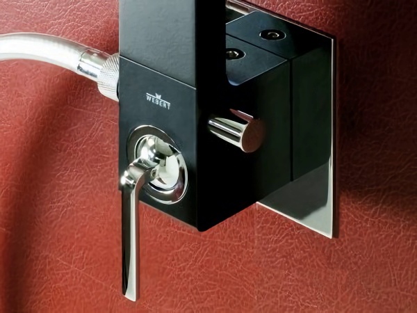 Душевая система со смесителем Webert Wolo WO660302564 монтаж встраиваемая в стену без термостата хром/черный