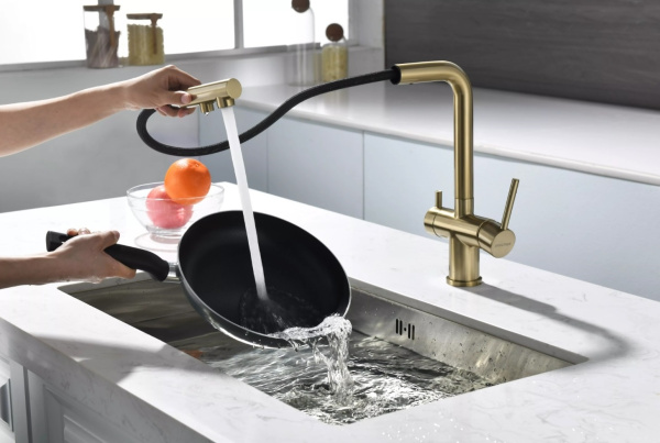 Смеситель для кухни Paulmark SERPENTINE Se213222-LG с подключением к фильтру светлое золото