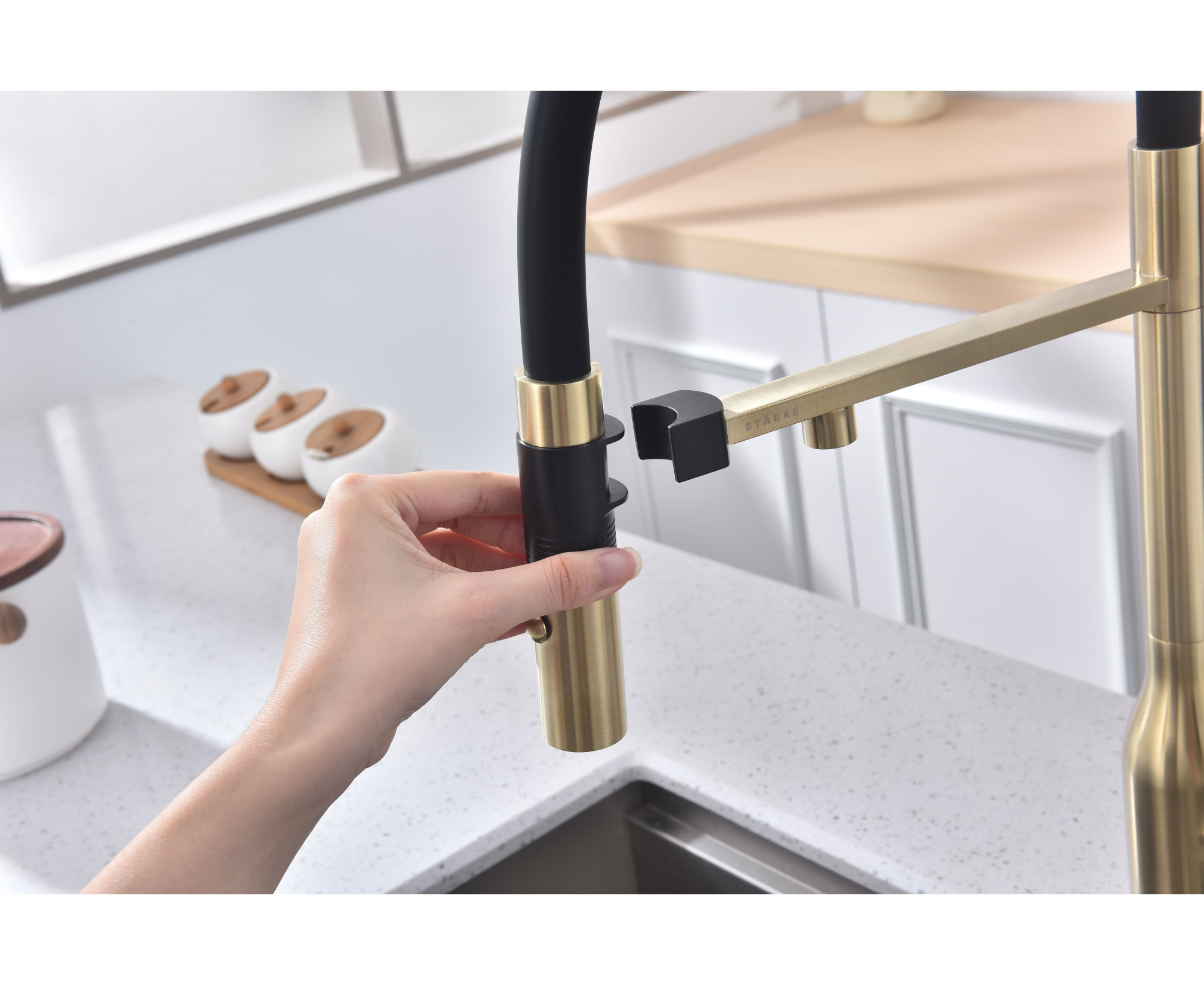Смеситель для кухни Paulmark MAGNETO ONE Ma213188-LG с подключением к фильтру светлое золото
