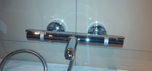 Смеситель для ванны или душа Hansgrohe Ecostat Comfort 13114000 настенный 
с термостатом хром