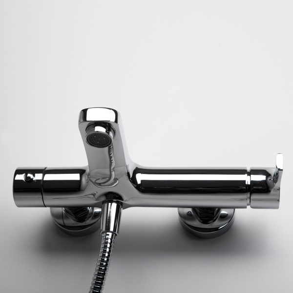 Смеситель для ванны или душа Wasserkraft Berkel 4801 настенный 
без термостата хром