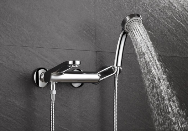 Смеситель для ванны или душа D&K Venice DA1063241 настенный 
без термостата хром