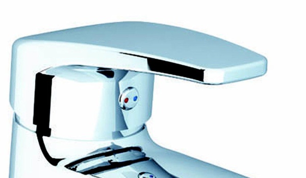 Смеситель для ванны или душа Ravak Neo X070017 настенный 
без термостата хром