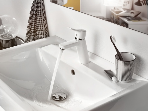 Смеситель для раковины Kludi Pure&Easy 372929165 белый/хром