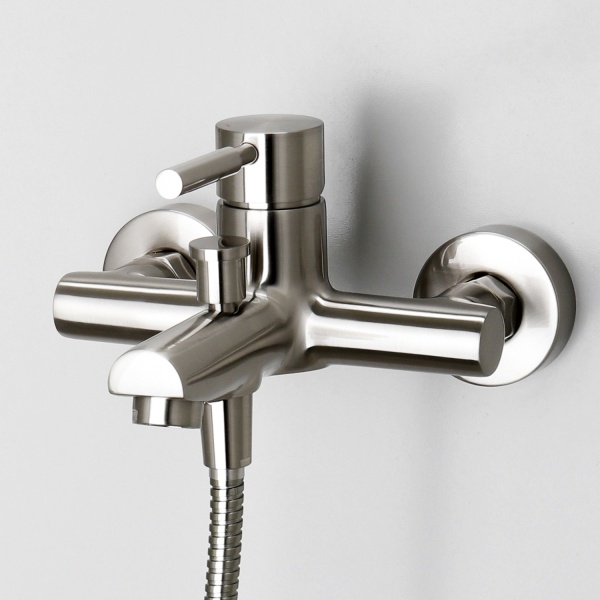 Смеситель для ванны или душа Wasserkraft Wern 4201 настенный 
без термостата никель