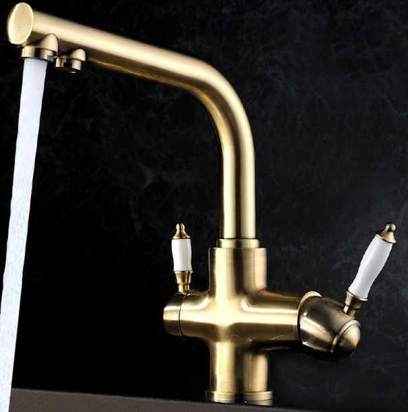 Смеситель для кухни Lemark Villa LM4861B с подключением к фильтру бронза