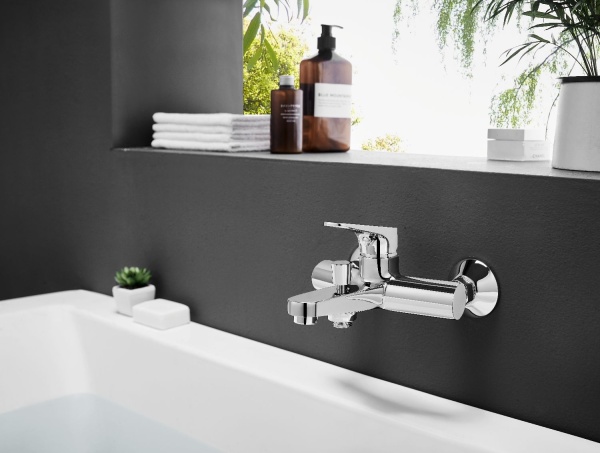 Смеситель для ванны или душа Bravat Eler F6191238CP-01-RUS настенный 
без термостата хром