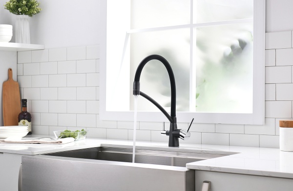 Смеситель для кухни Paulmark Siegen Si213111-418 с подключением к фильтру чёрный металлик