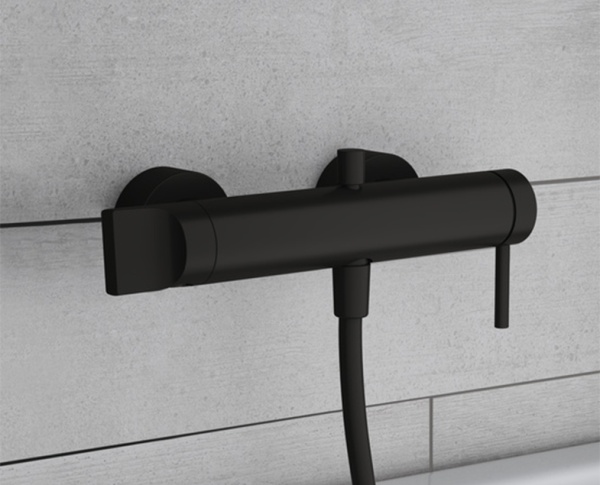 Смеситель для ванны или душа VitrA Origin A4261936 настенный 
без термостата матовый черный