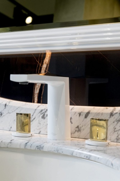 Смеситель для раковины Boheme Venturo 150-WG-TOUCH белый/золото