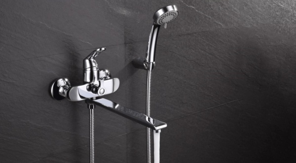 Смеситель для ванны или душа D&K Venice DA1063301 настенный 
без термостата хром