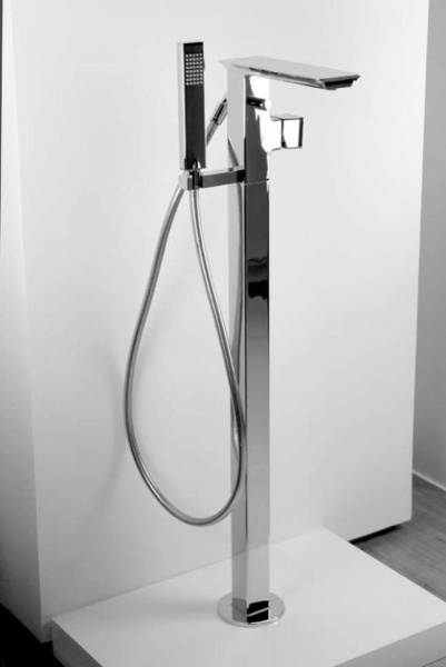 Смеситель для ванны Bravat Phillis F656101C-B3-ENG напольный 
без термостата хром