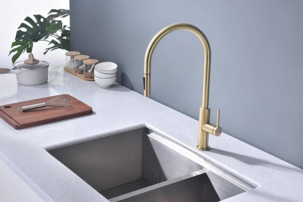 Смеситель для кухни Paulmark Senso Se215180-SBG без подключения к фильтру светлое брашированное золото