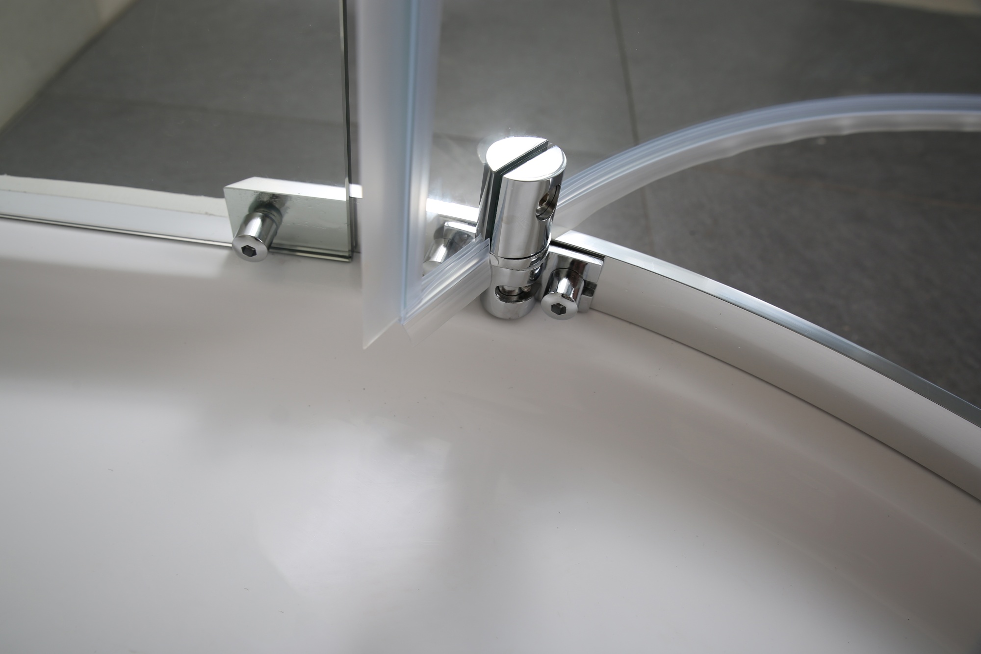 Душевой угол Grossman Classic GR-7090 четверть круга  стекла , профиль 