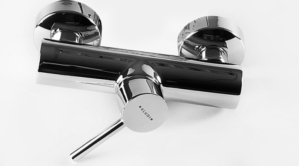 Смеситель для душа Kludi Bozz 388310576 настенный 
без термостата хром