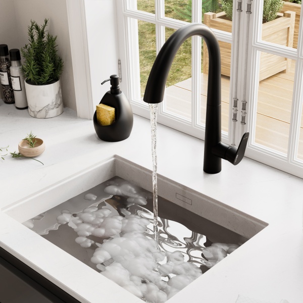 Смеситель для кухни Wasserkraft  A8667 без подключения к фильтру черный