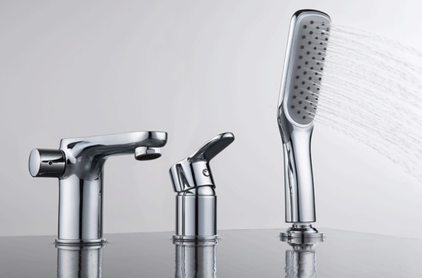 Смеситель для ванны D&K Rhein DA1394941 на борт ванны 
без термостата хром