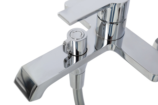 Смеситель для ванны или душа BelBagno Aurora AURORA-VASM-CRM настенный 
без термостата хром