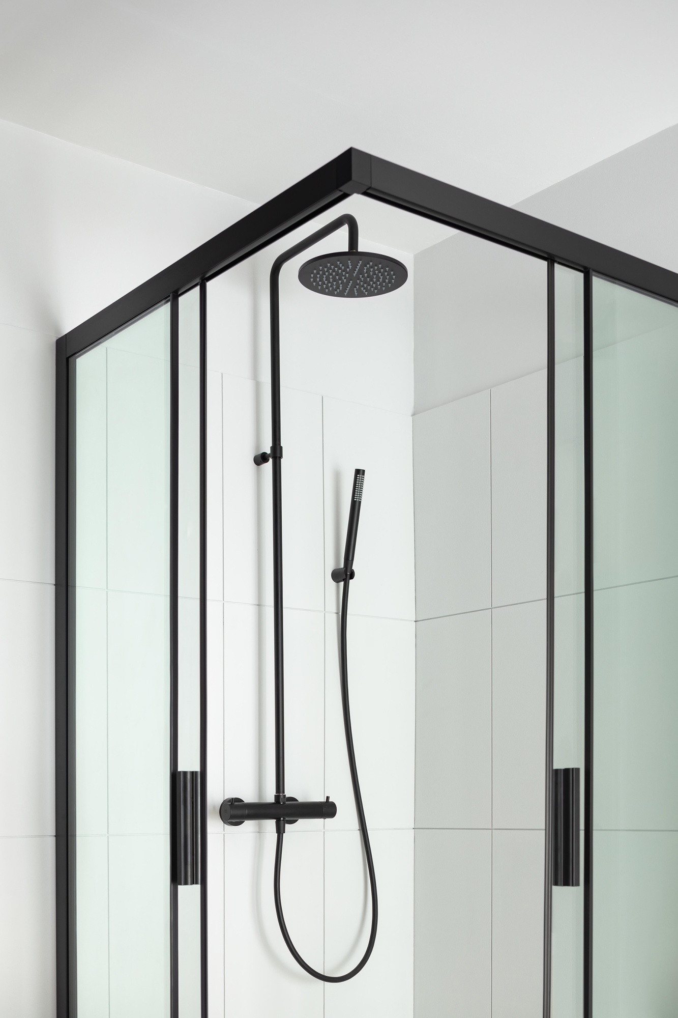 Душевой угол Aquanet Pleasure AE60-S-100x100U-BT квадратная  100x100 стекла прозрачные, профиль черный