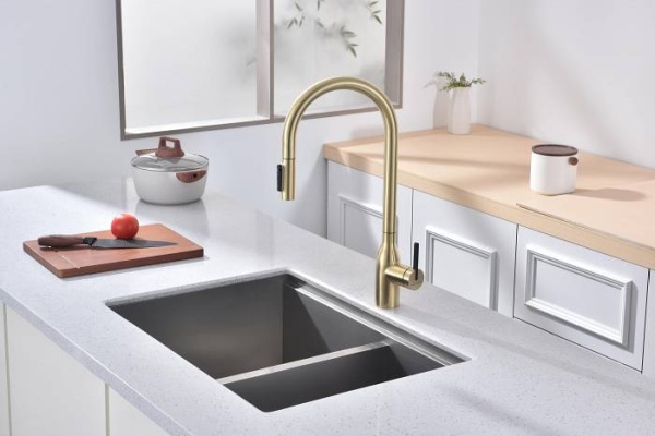 Смеситель для кухни Paulmark Universal Un213880-SBG с подключением к фильтру светлое брашированное золото