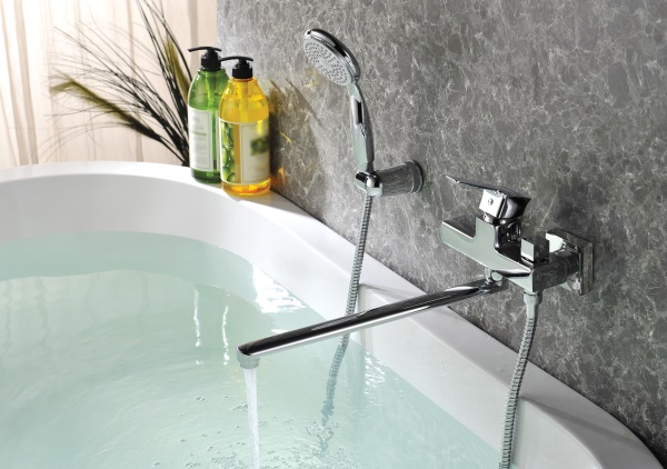 Смеситель для ванны или душа Lemark Basis LM3617C настенный 
без термостата хром