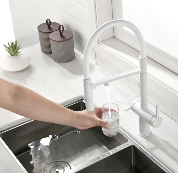 Смеситель для кухни Paulmark Gravity Gr213888-WH с подключением к фильтру белый матовый