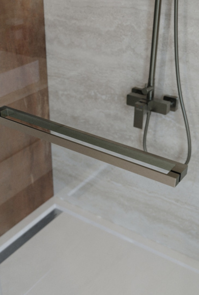 Душевой угол Cezares Lux LUX-AH-FS-1-70/80-C-GM прямоугольный 70x80 стекла прозрачные, профиль оружейная сталь