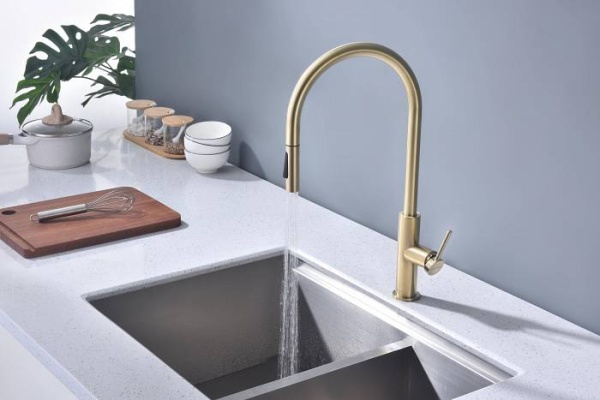 Смеситель для кухни Paulmark Senso Se215180-SBG без подключения к фильтру светлое брашированное золото