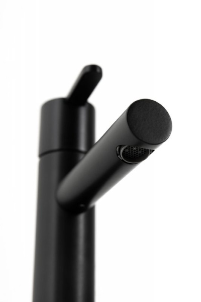 Смеситель для раковины Cezares Leaf LEAF-LSM1-NOP черный матовый